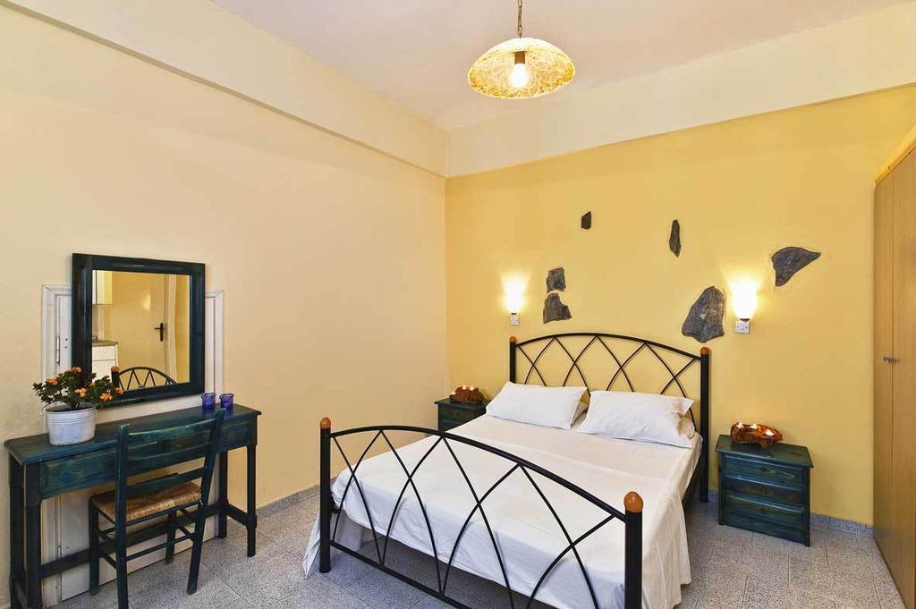 Athanasia Apartments Perissa  Zimmer foto